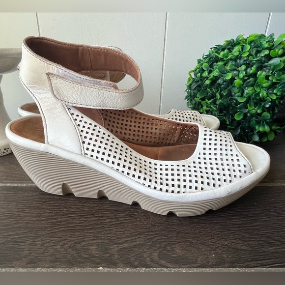 Clarks Shoes - Clarks Clarene Prima Leather Wedge White Sandals Size 9.5